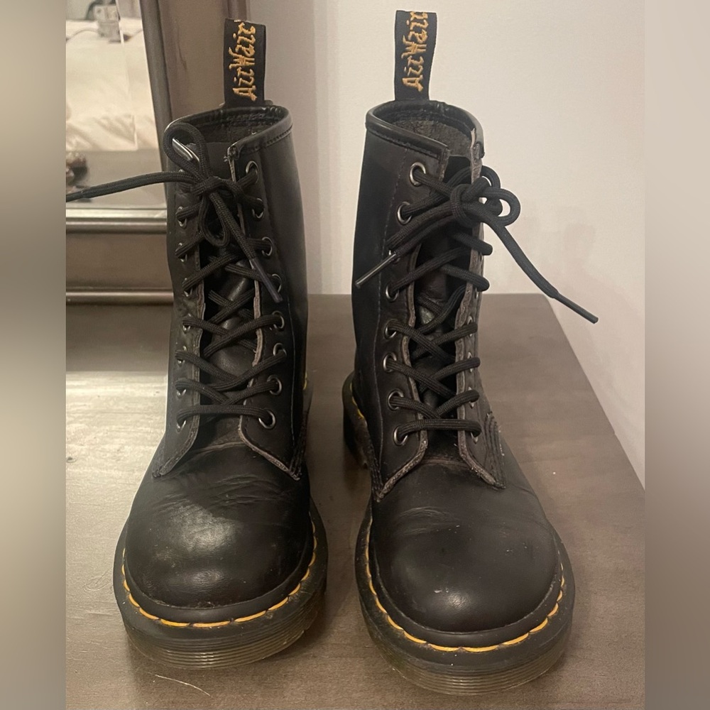 Dr Martens Air Wair Black Leather Lace-Up Boots, Women’s Sz 5, good condition!
